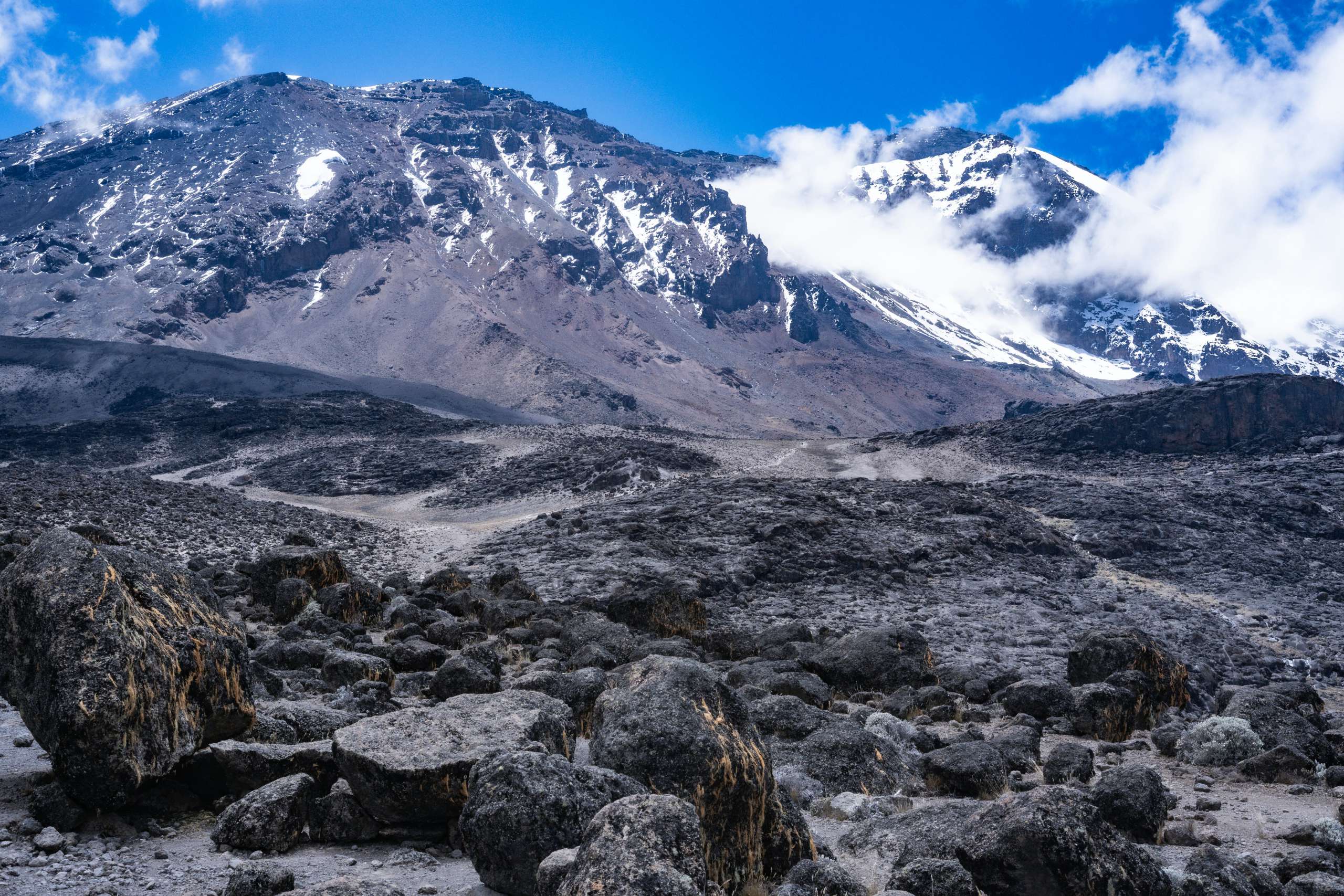 Conquering the Roof of Africa – A Complete Guide to Climbing Mount Kilimanjaro
